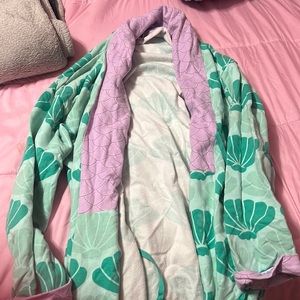 Ariel robe